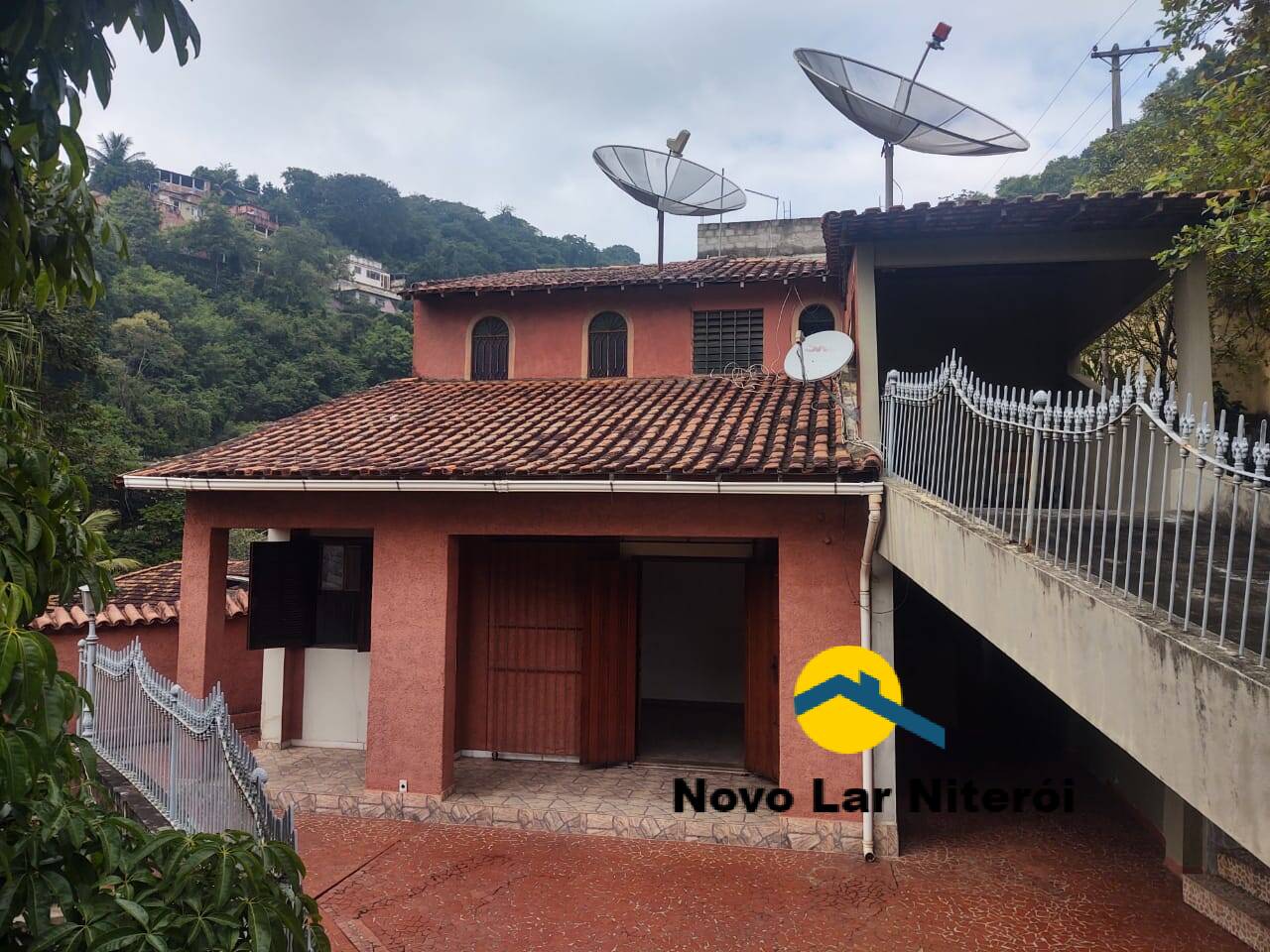 Casa à venda com 4 quartos, 275m² - Foto 2