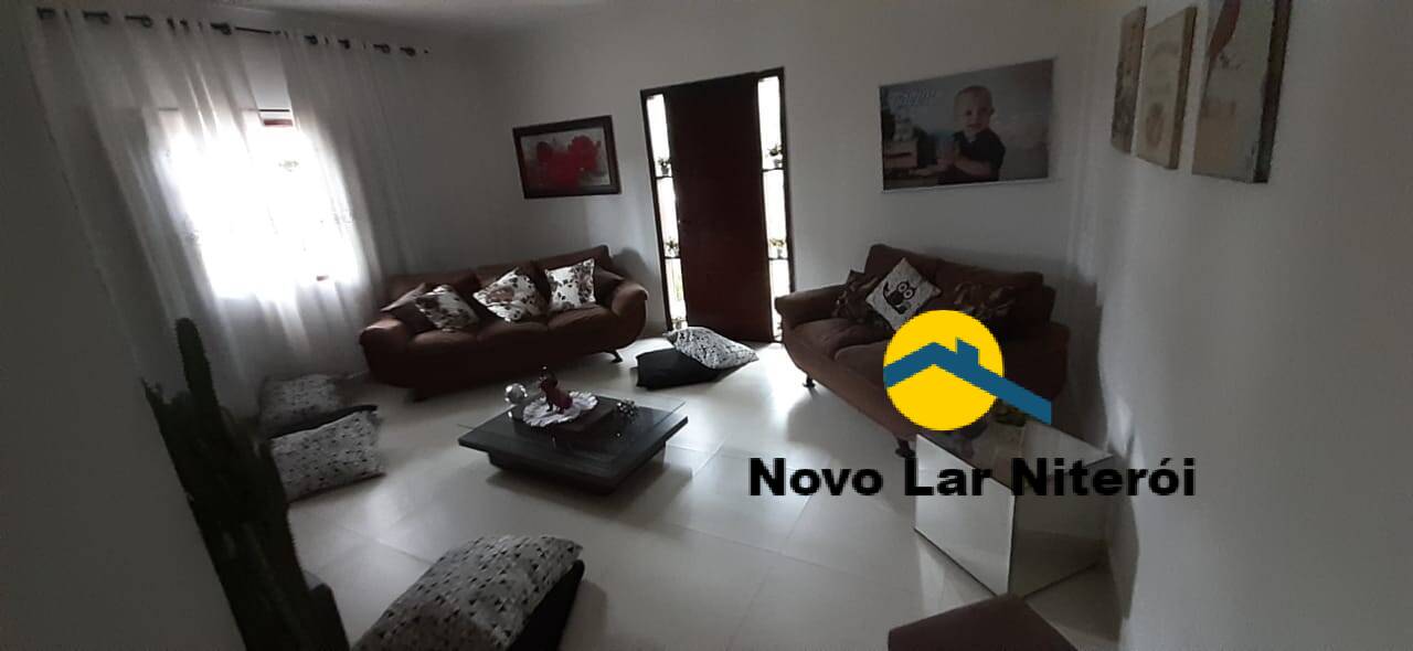 Casa à venda com 4 quartos, 168m² - Foto 1