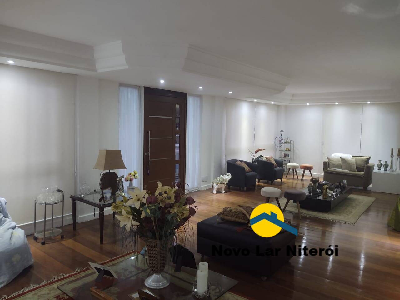 Casa à venda com 5 quartos, 561m² - Foto 1