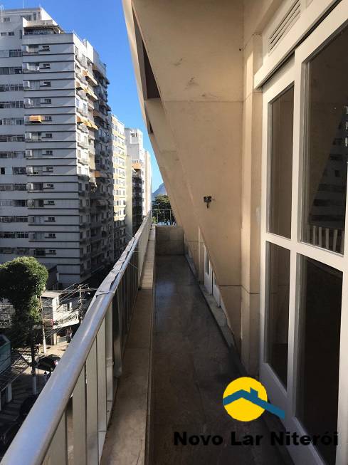 Apartamento à venda com 3 quartos, 130m² - Foto 2