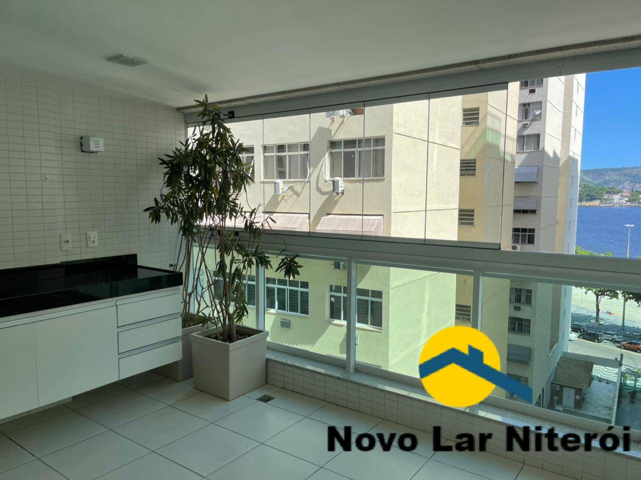 Apartamento à venda com 4 quartos, 158m² - Foto 2