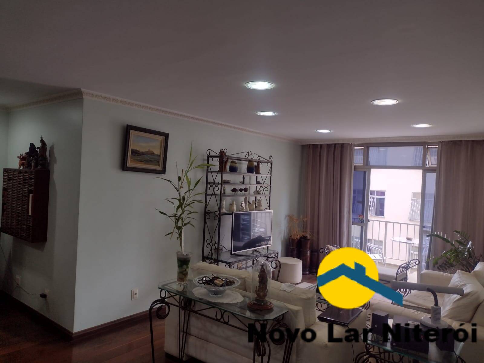 Apartamento à venda com 3 quartos, 135m² - Foto 2