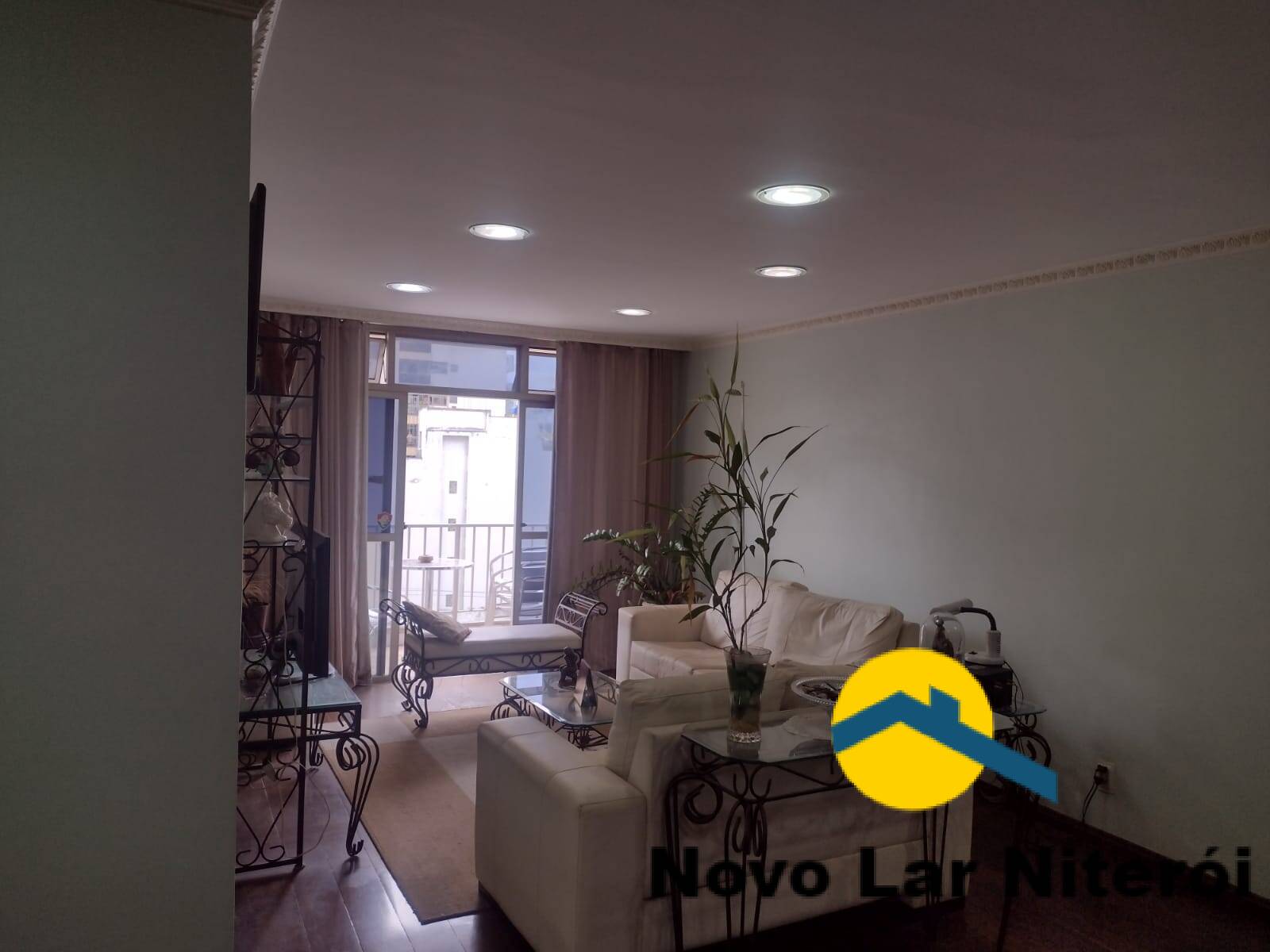 Apartamento à venda com 3 quartos, 135m² - Foto 1