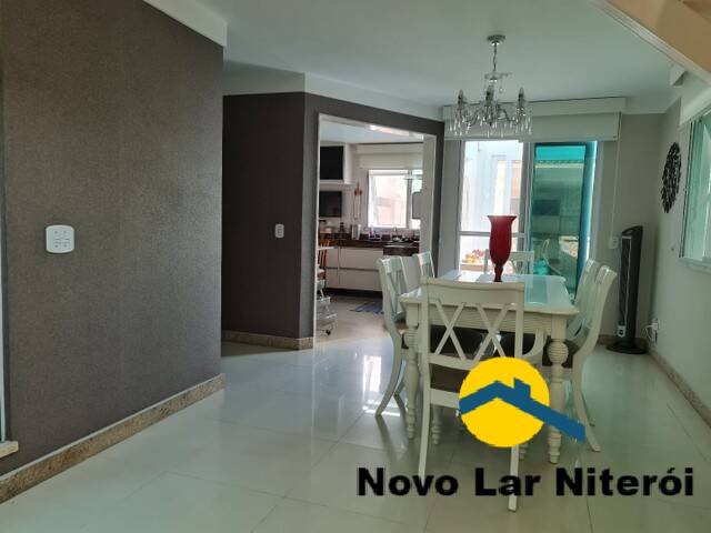 Casa à venda com 3 quartos, 250m² - Foto 2