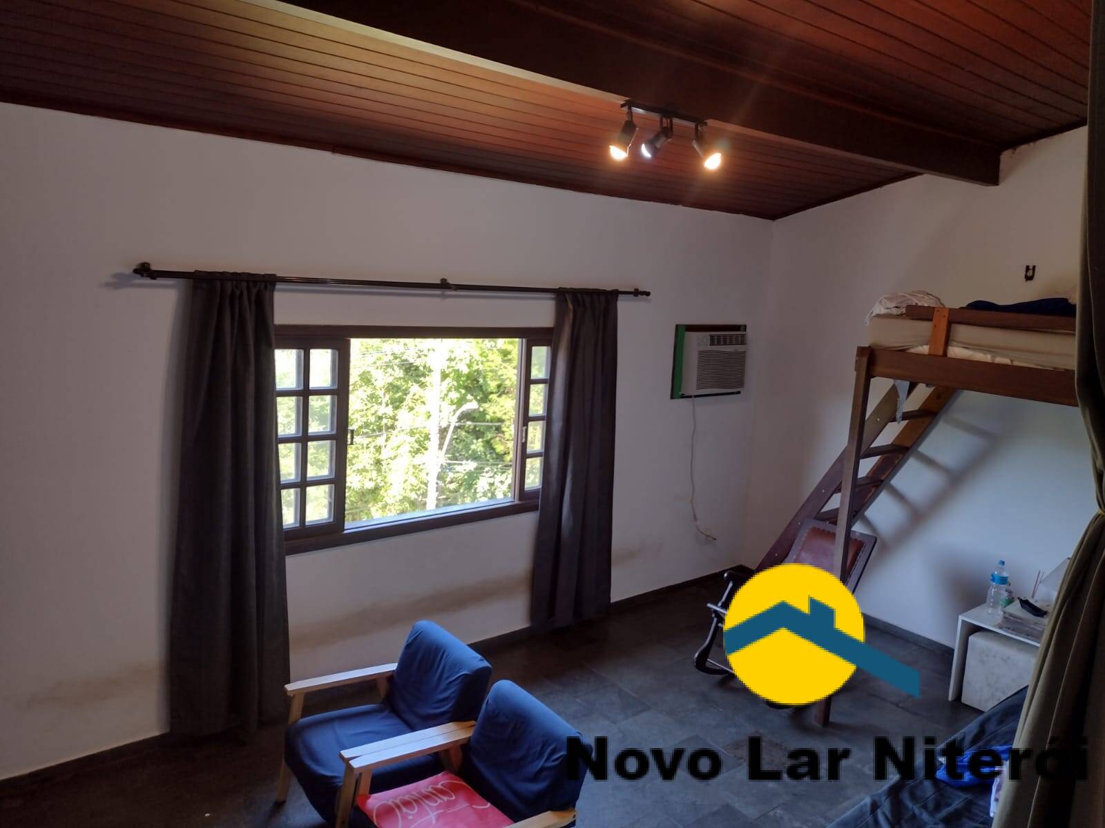 Casa à venda com 5 quartos, 1300m² - Foto 1