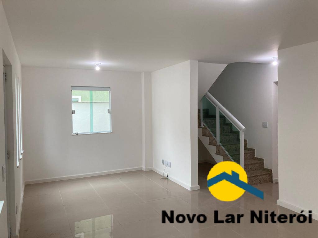 Casa à venda com 3 quartos, 110m² - Foto 1