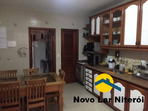 Casa à venda com 4 quartos, 205m² - Foto 1