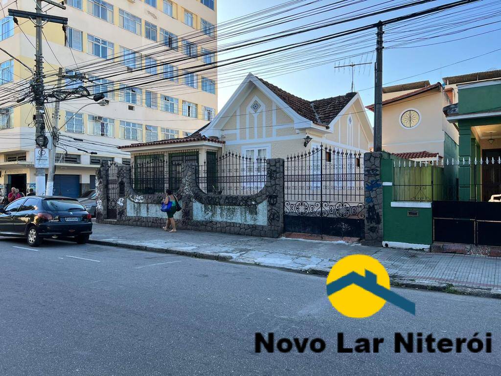 Casa à venda com 3 quartos, 240m² - Foto 2