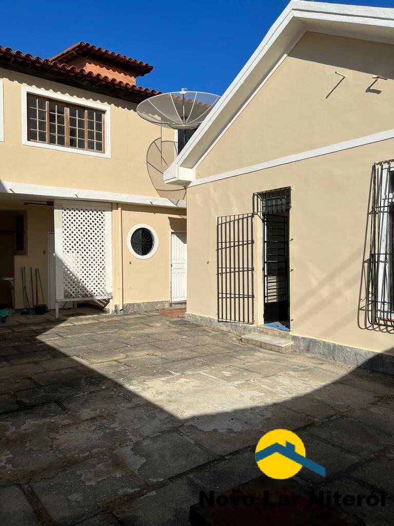 Casa à venda com 3 quartos, 240m² - Foto 24