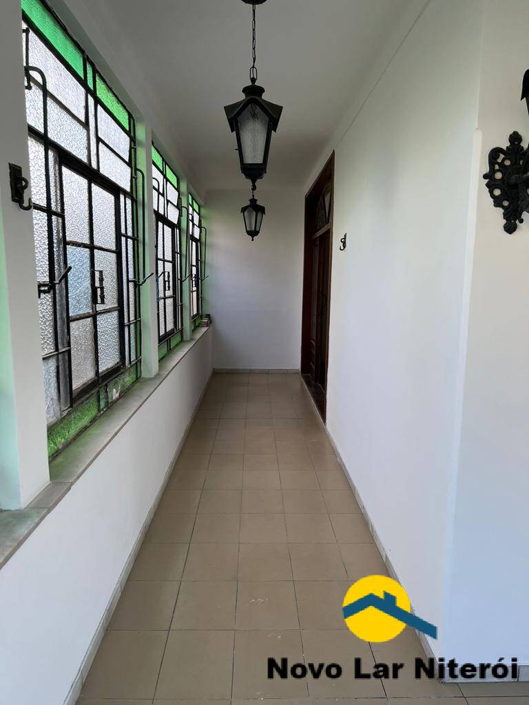 Casa à venda com 3 quartos, 240m² - Foto 11