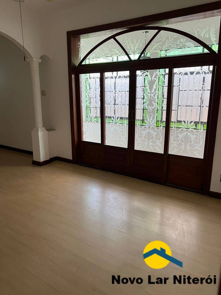 Casa à venda com 3 quartos, 240m² - Foto 3