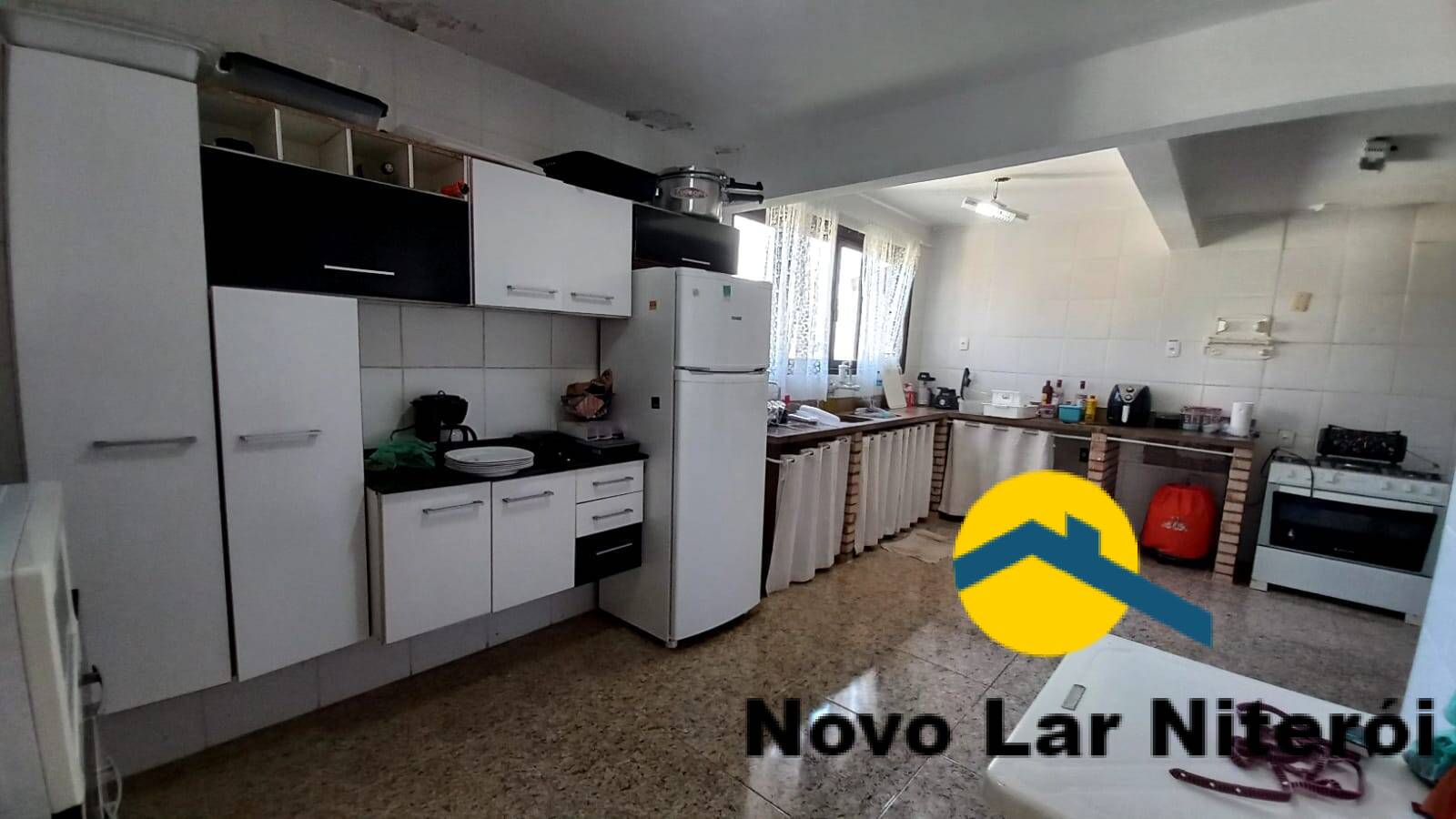 Casa à venda com 4 quartos, 300m² - Foto 23