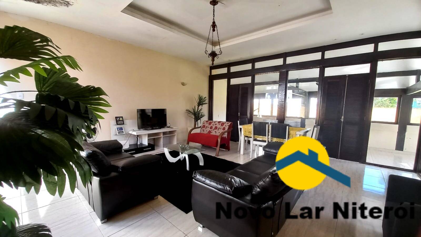 Casa à venda com 4 quartos, 300m² - Foto 1