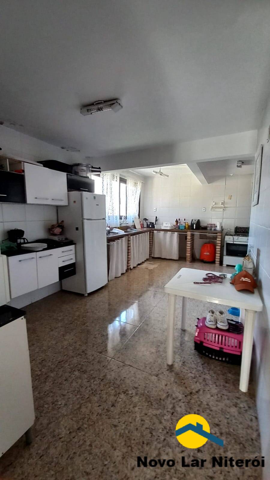 Casa à venda com 4 quartos, 300m² - Foto 25