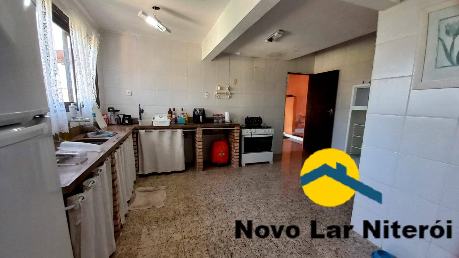 Casa à venda com 4 quartos, 300m² - Foto 24