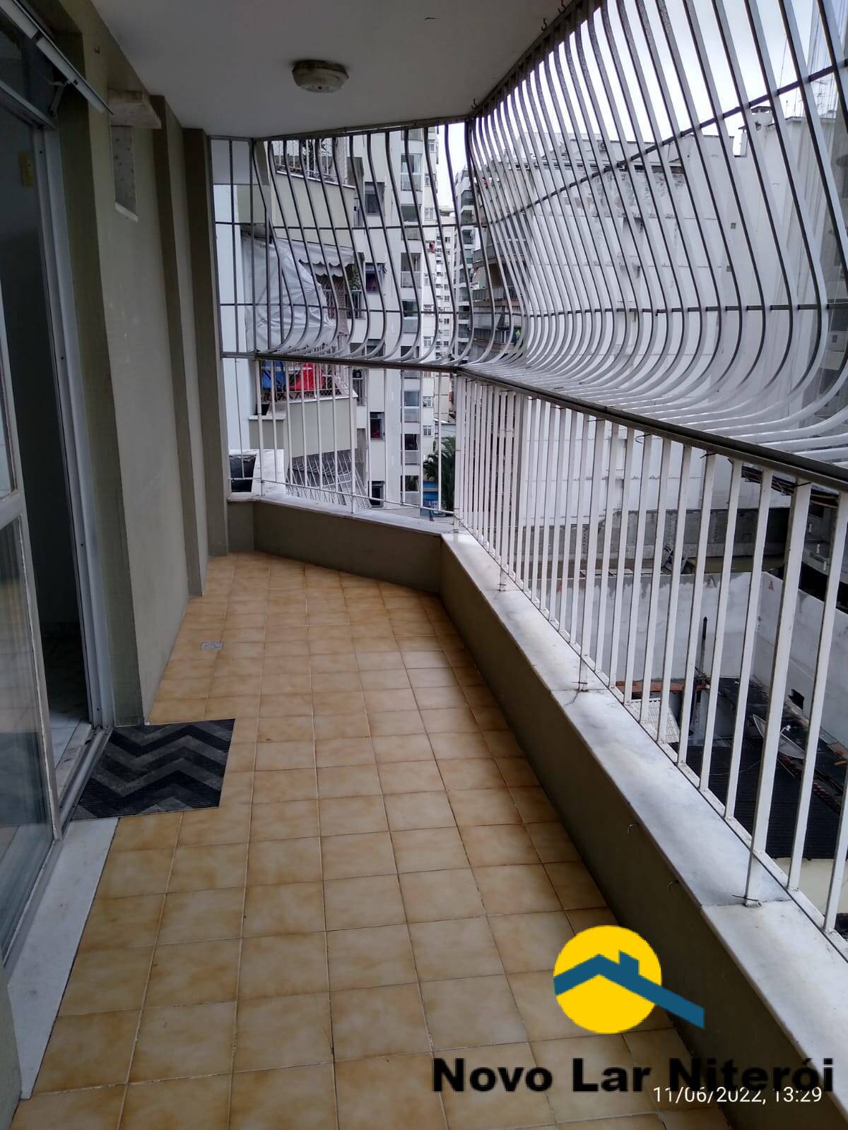 Apartamento à venda com 2 quartos, 70m² - Foto 2