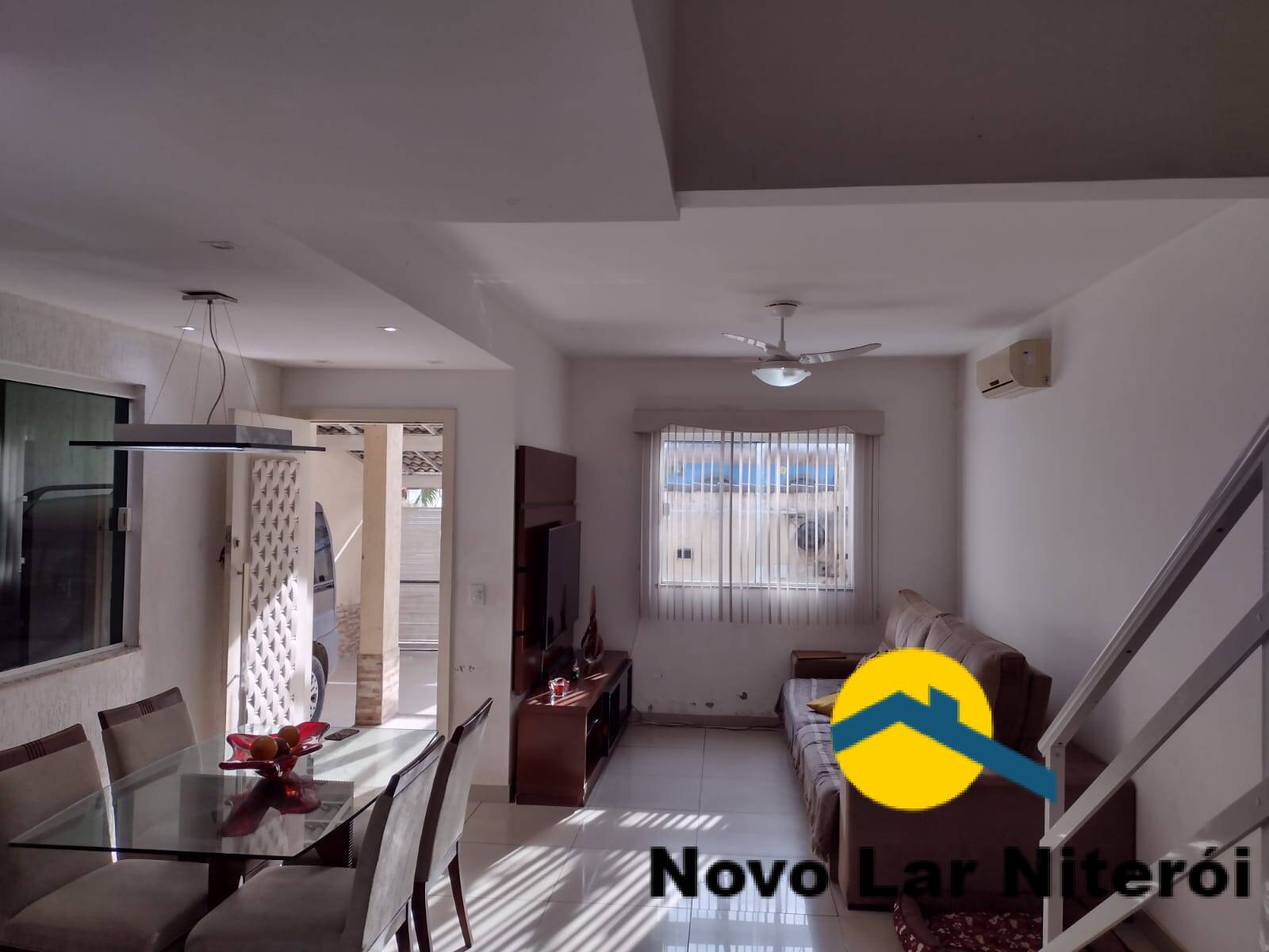 Casa à venda com 3 quartos, 210m² - Foto 1