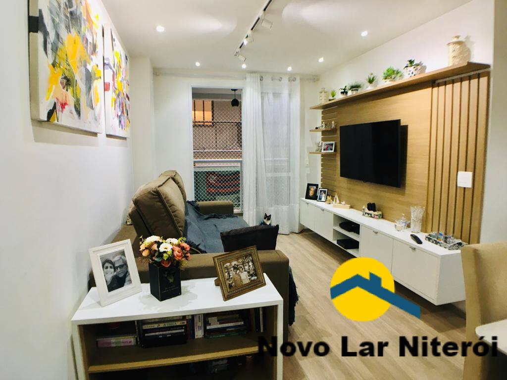 Apartamento à venda com 2 quartos, 70m² - Foto 2