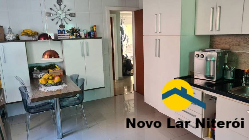 Casa à venda com 3 quartos, 242m² - Foto 9