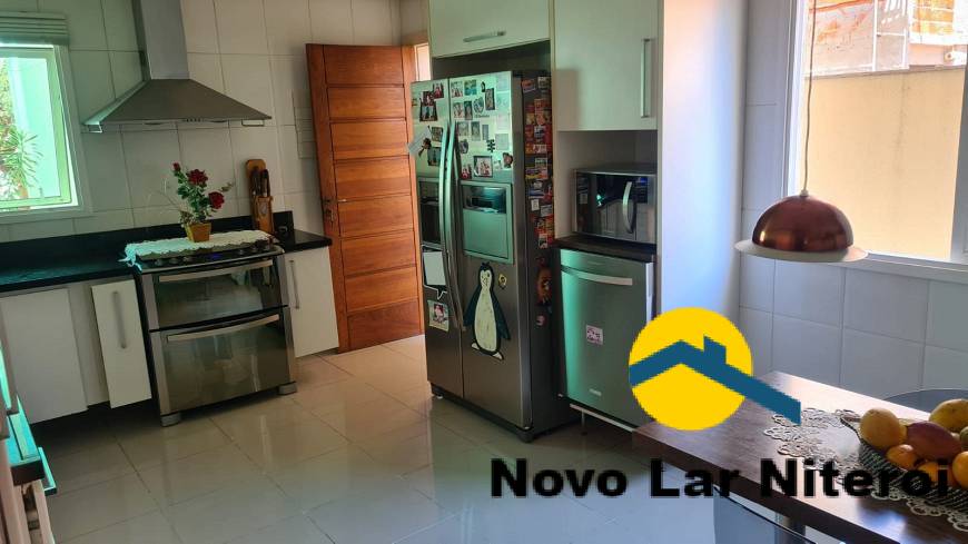 Casa à venda com 3 quartos, 242m² - Foto 11