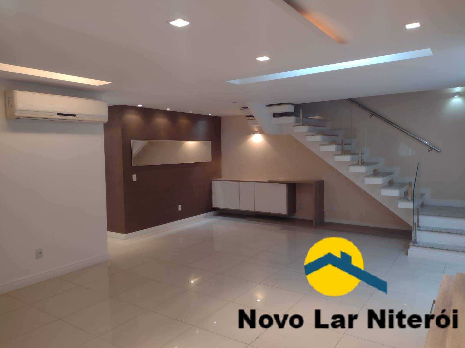 Casa à venda com 4 quartos, 196m² - Foto 1