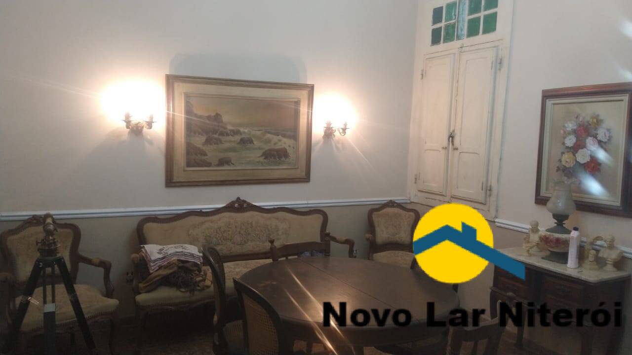 Casa à venda com 4 quartos, 138m² - Foto 1