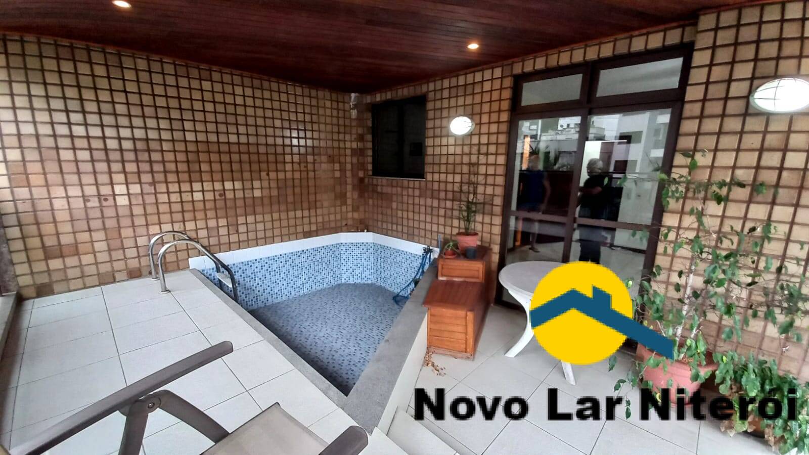 Apartamento à venda com 4 quartos, 245m² - Foto 1