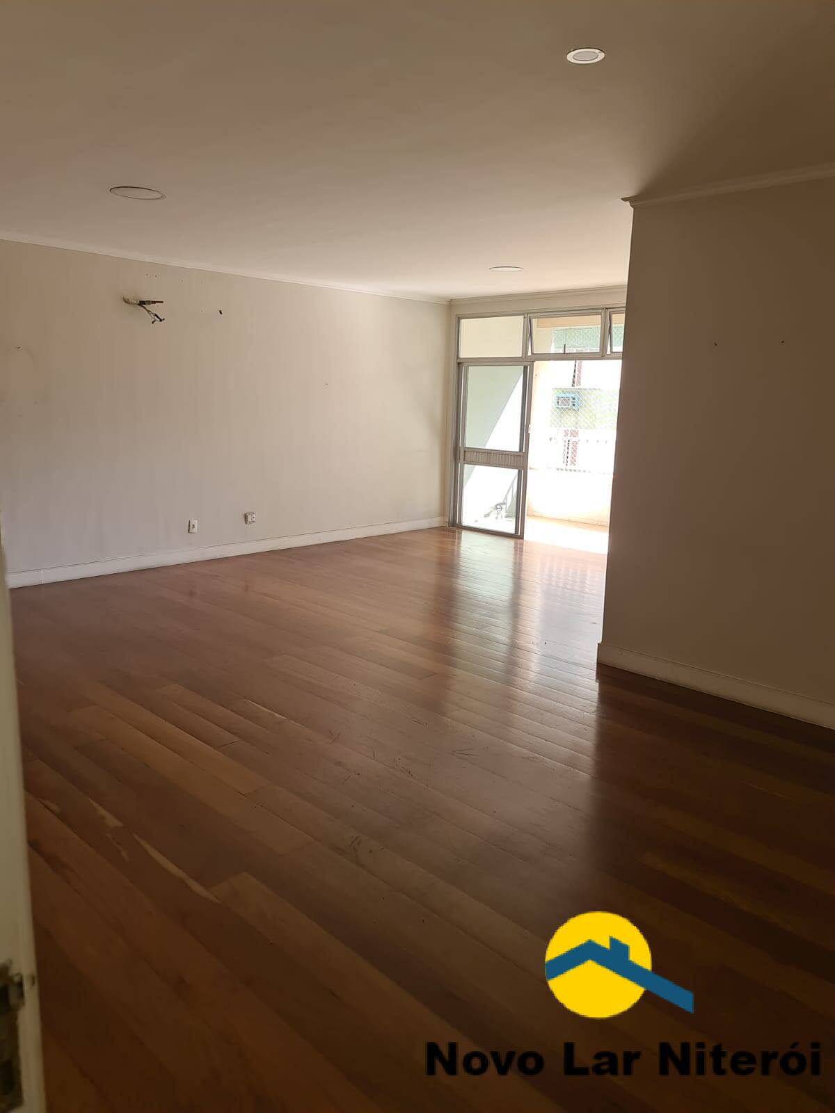 Apartamento à venda com 4 quartos, 250m² - Foto 1