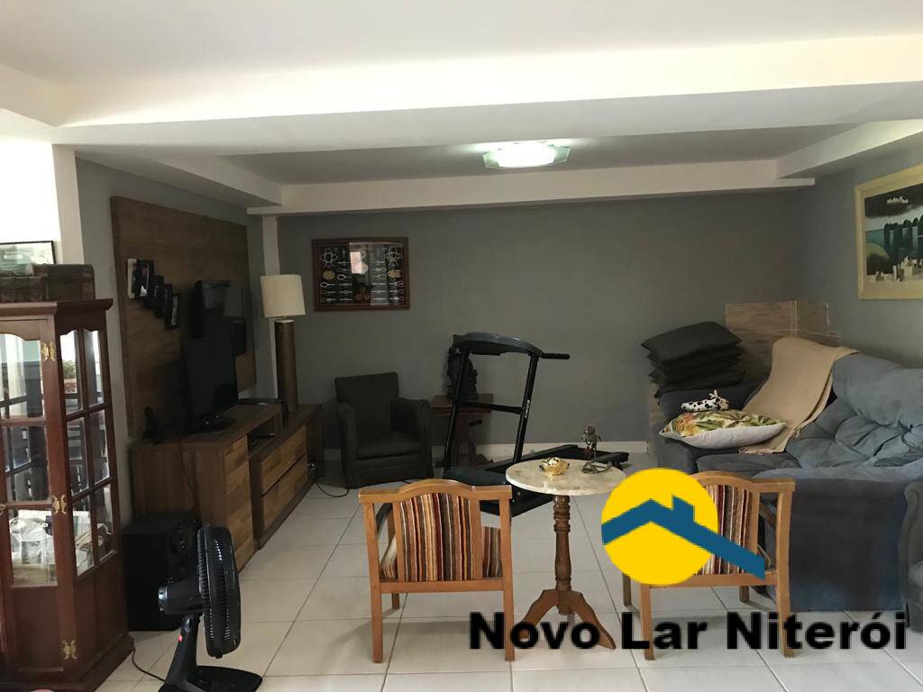 Casa à venda com 3 quartos, 240m² - Foto 1