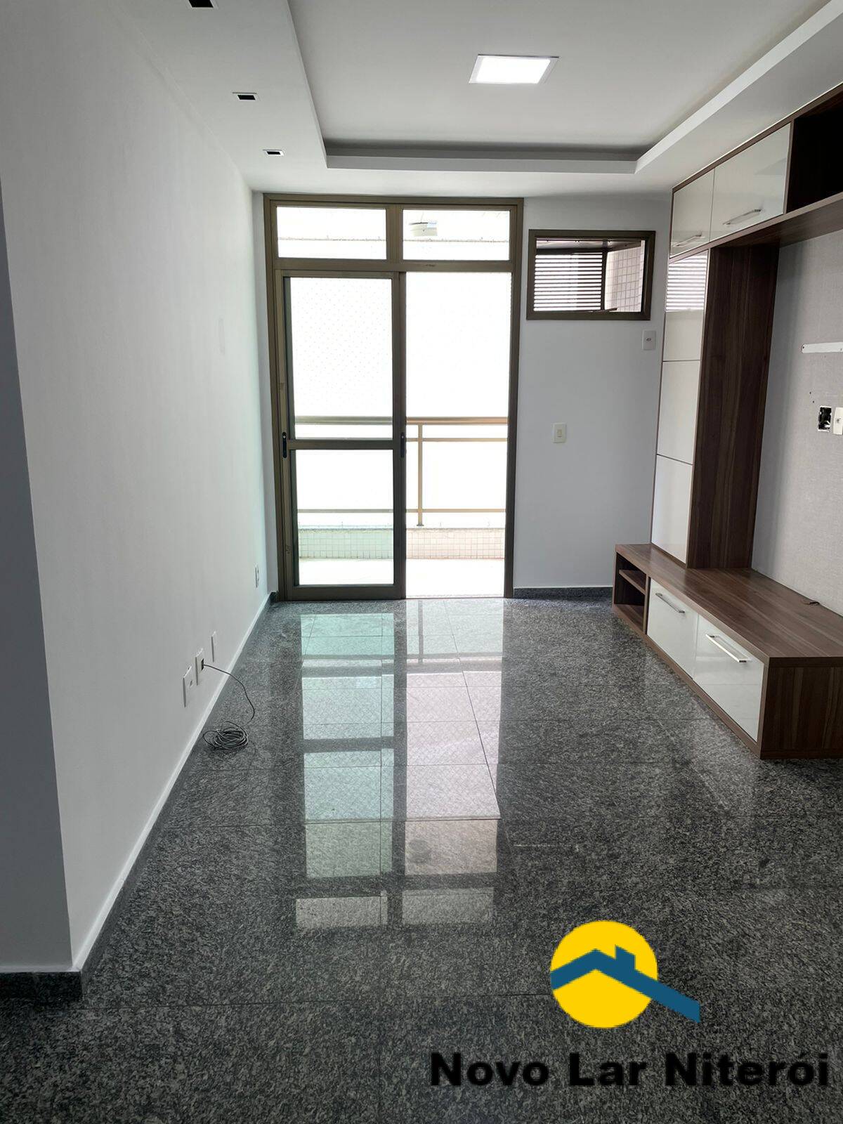 Apartamento à venda com 2 quartos, 80m² - Foto 2