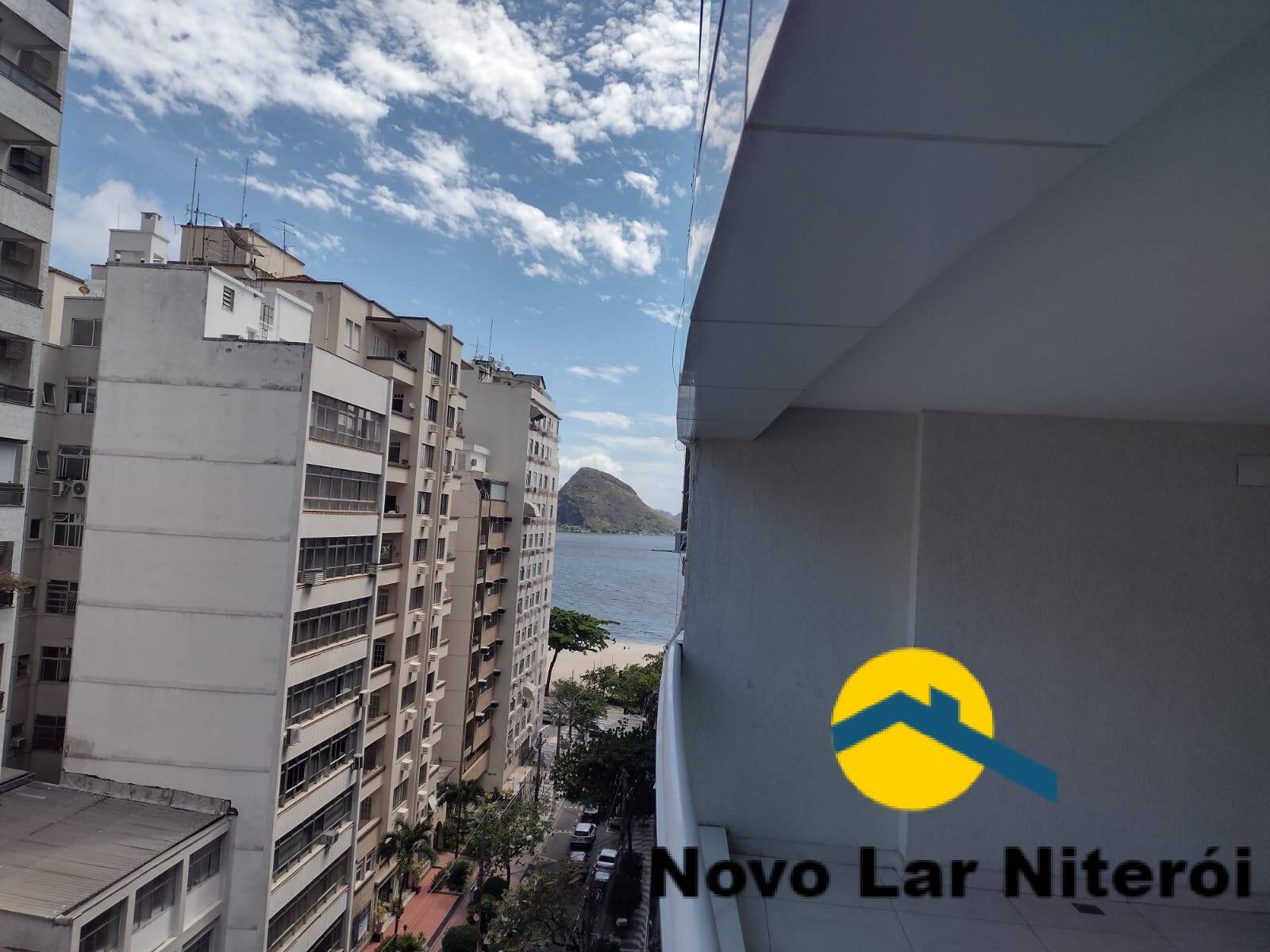 Apartamento à venda com 4 quartos, 202m² - Foto 2