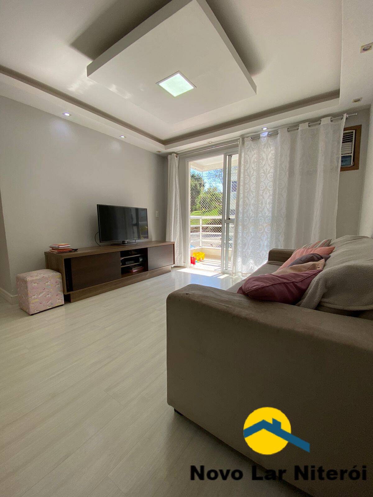 Apartamento à venda com 2 quartos, 70m² - Foto 2