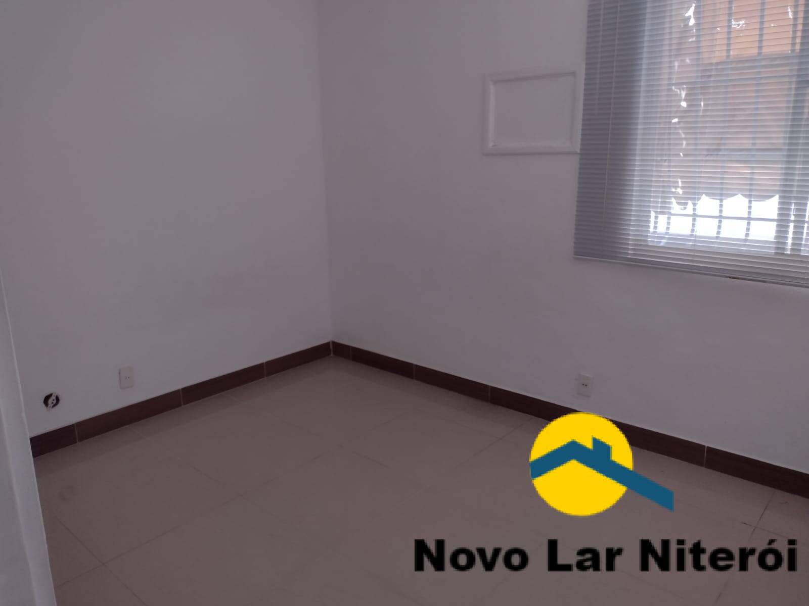 Apartamento à venda com 2 quartos, 75m² - Foto 2