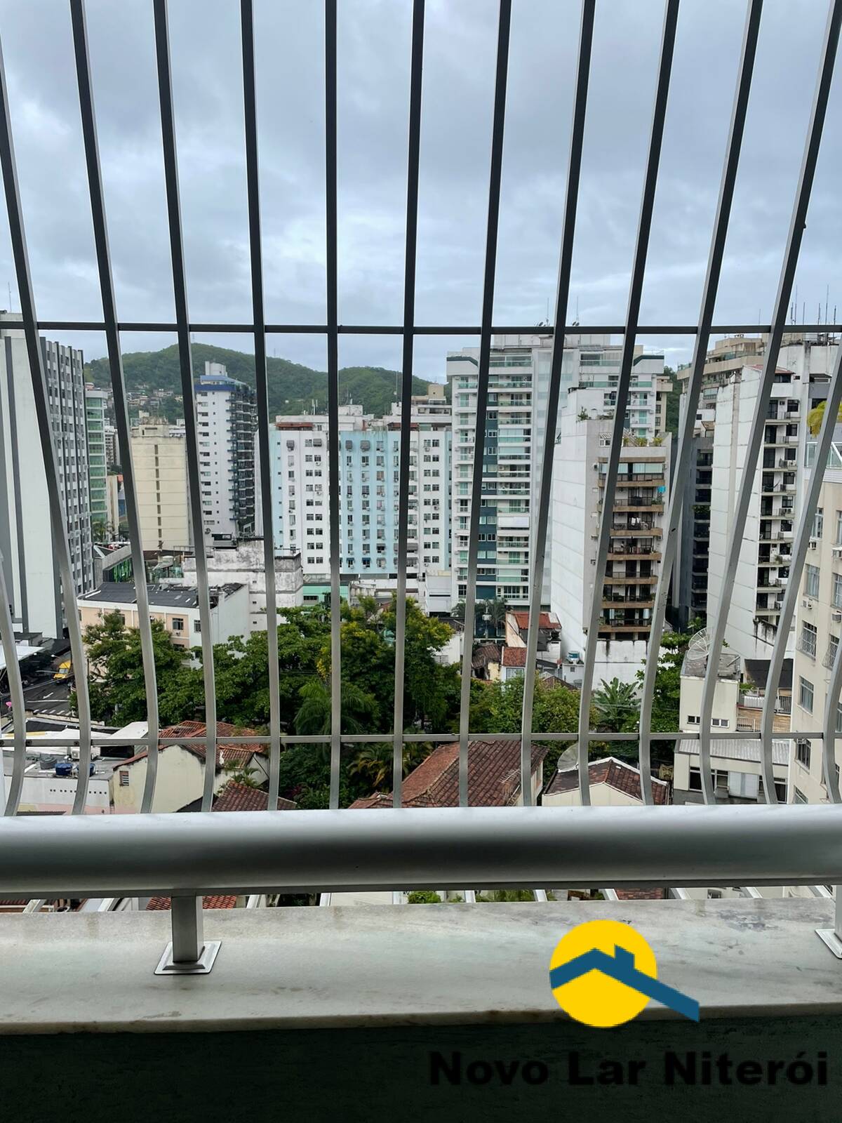 Apartamento à venda com 3 quartos, 130m² - Foto 2