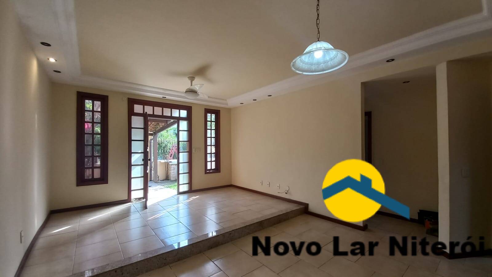 Casa à venda com 3 quartos, 170m² - Foto 1