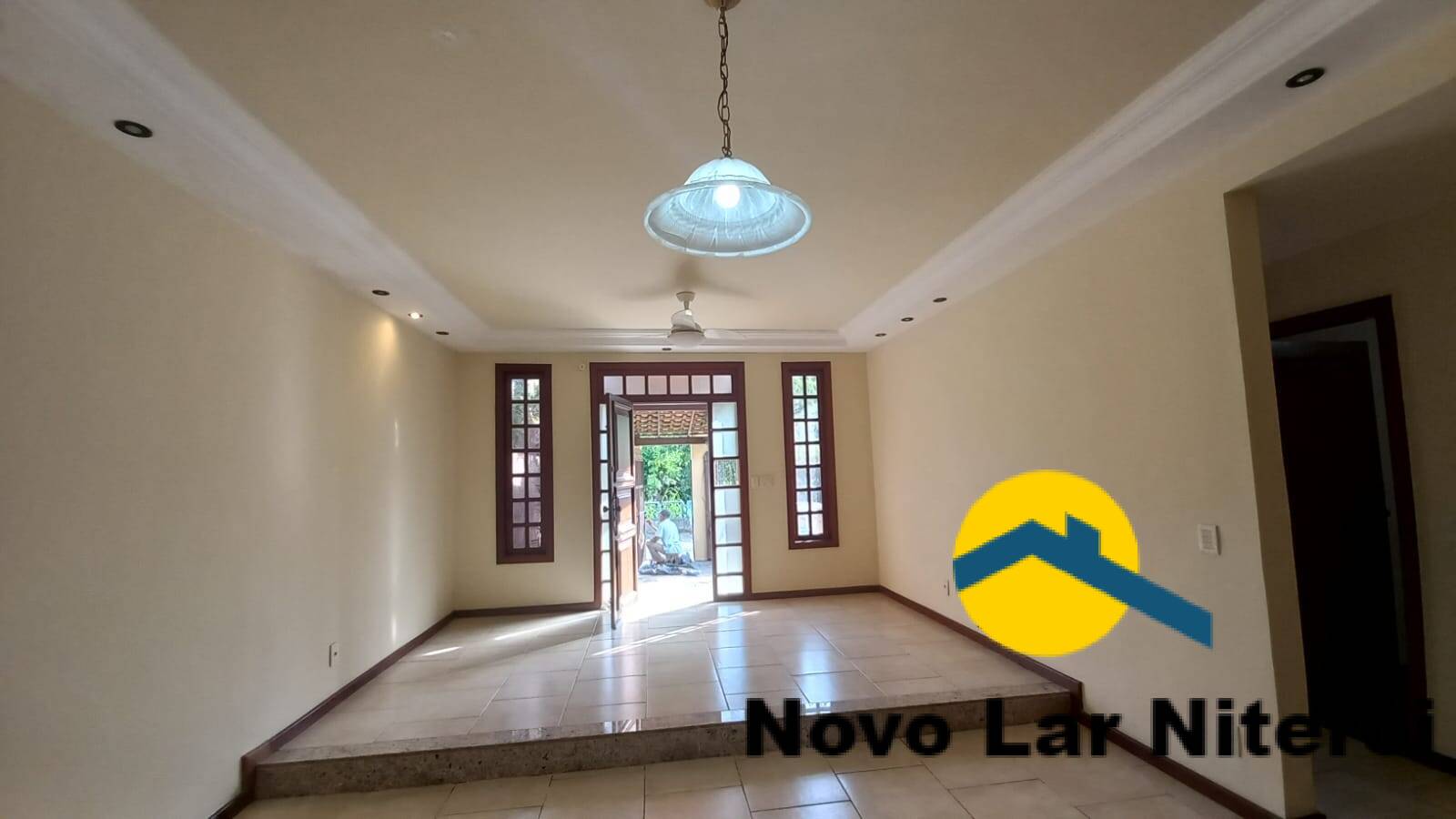 Casa à venda com 3 quartos, 170m² - Foto 2