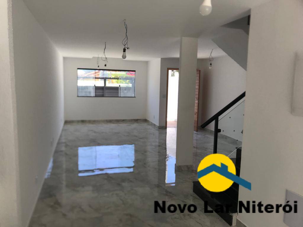 Casa à venda com 4 quartos, 140m² - Foto 2