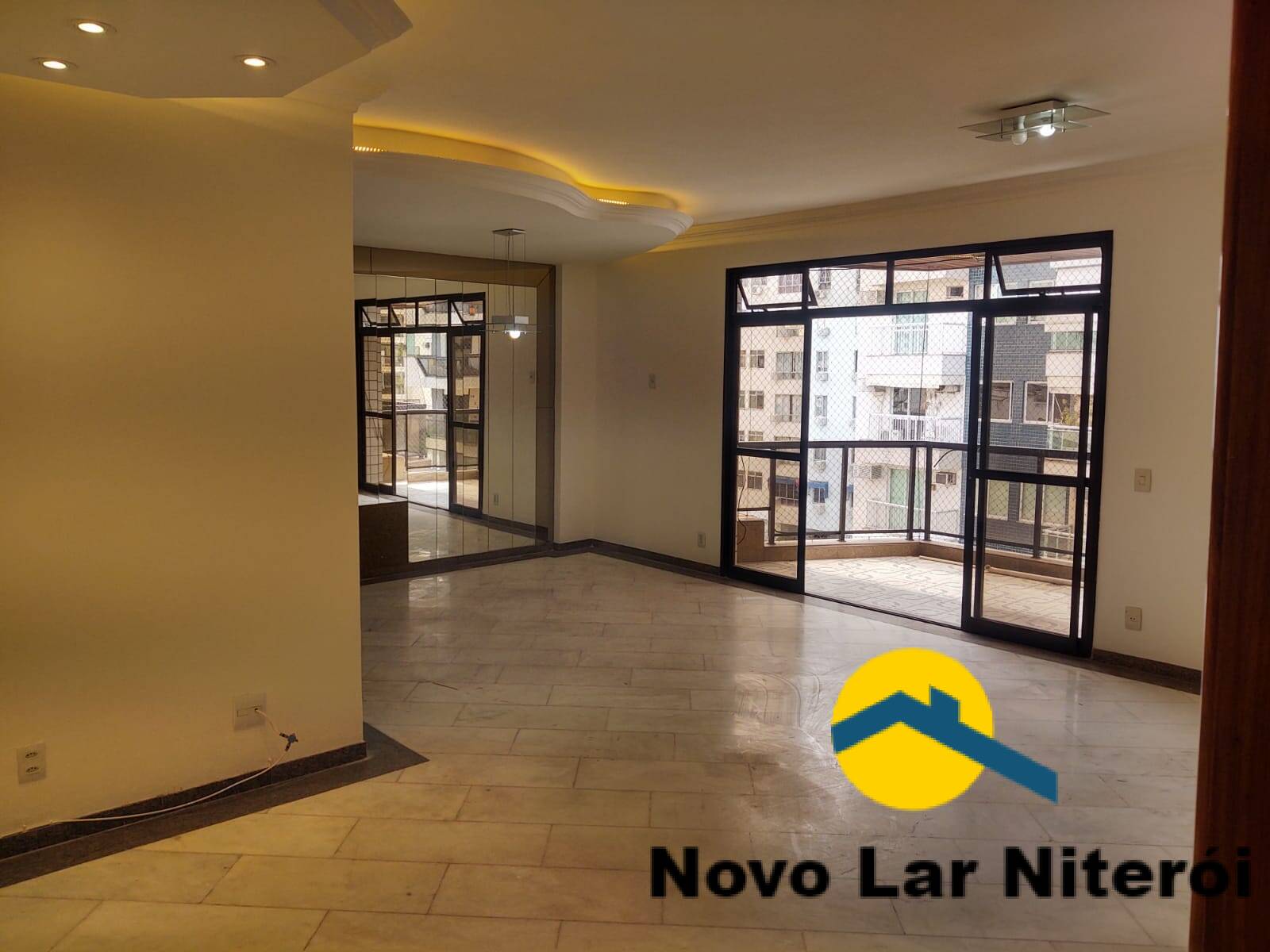 Apartamento à venda com 4 quartos, 180m² - Foto 1