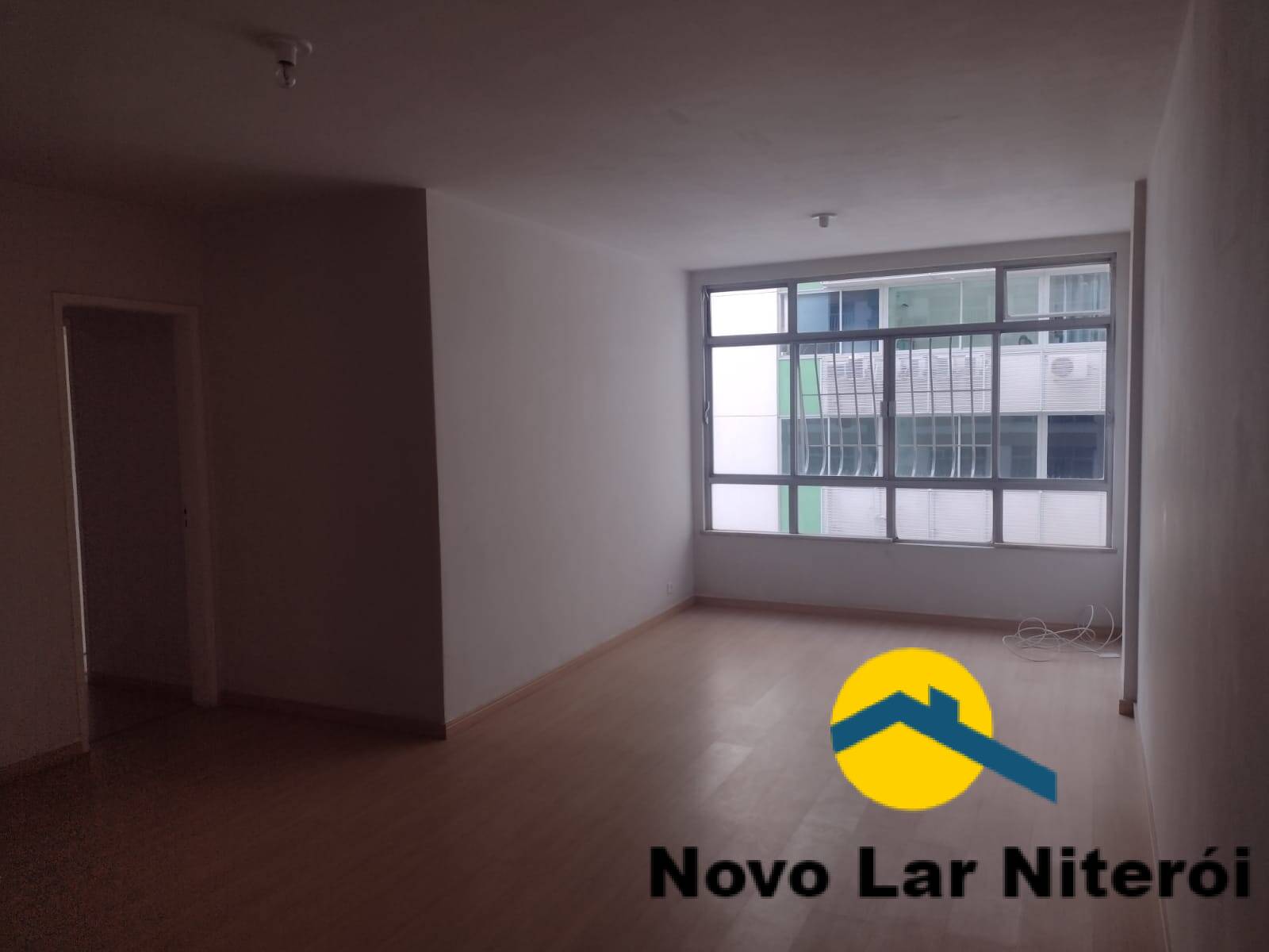 Apartamento à venda com 3 quartos, 110m² - Foto 1