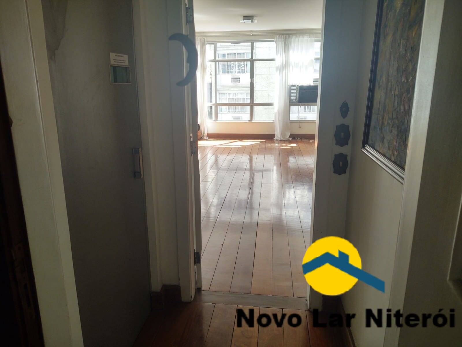 Apartamento à venda com 3 quartos, 140m² - Foto 4