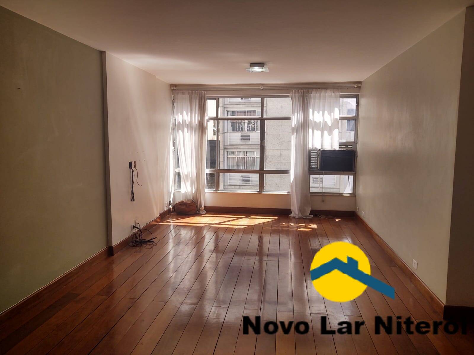 Apartamento à venda com 3 quartos, 140m² - Foto 2