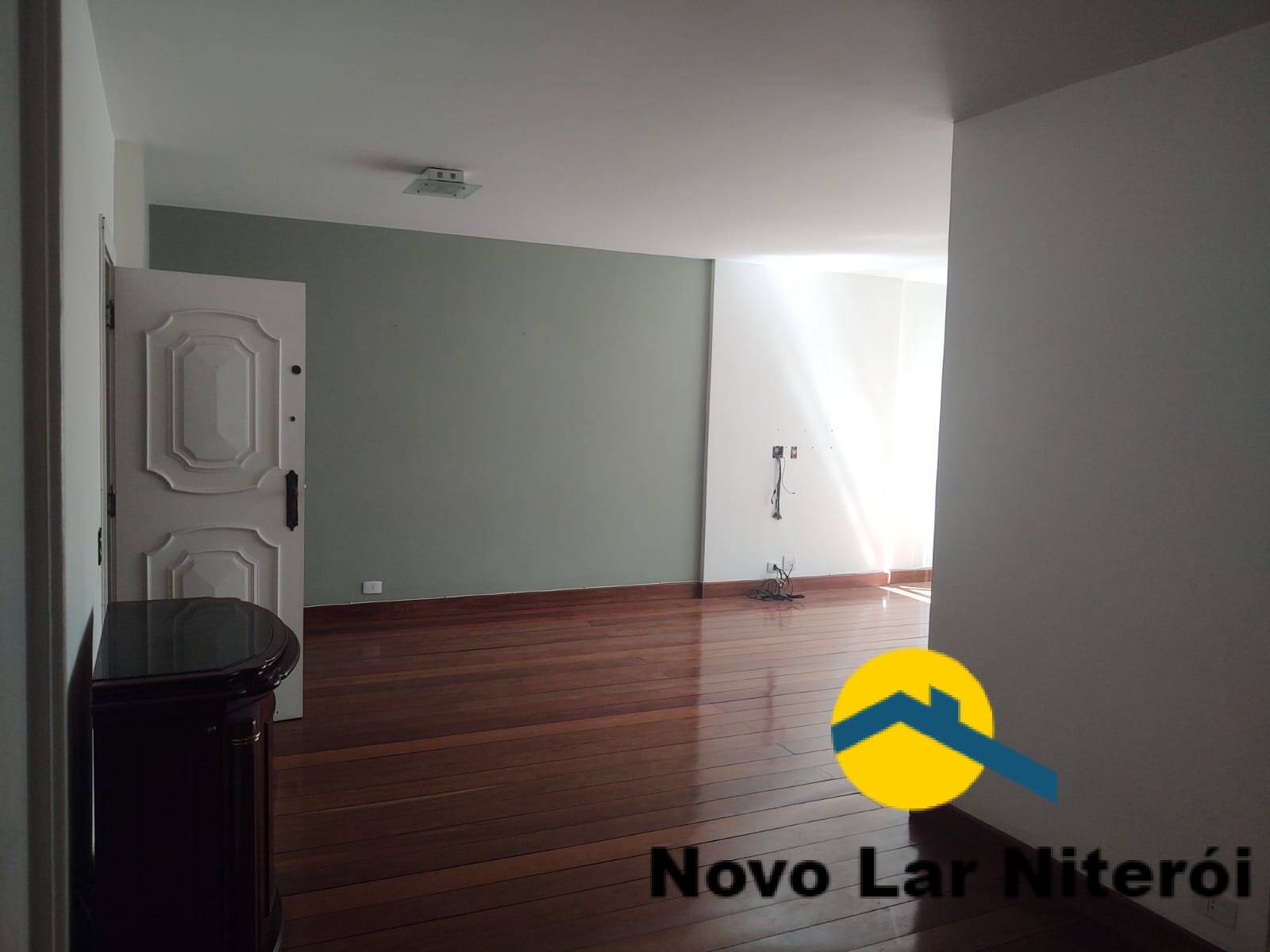 Apartamento à venda com 3 quartos, 140m² - Foto 1