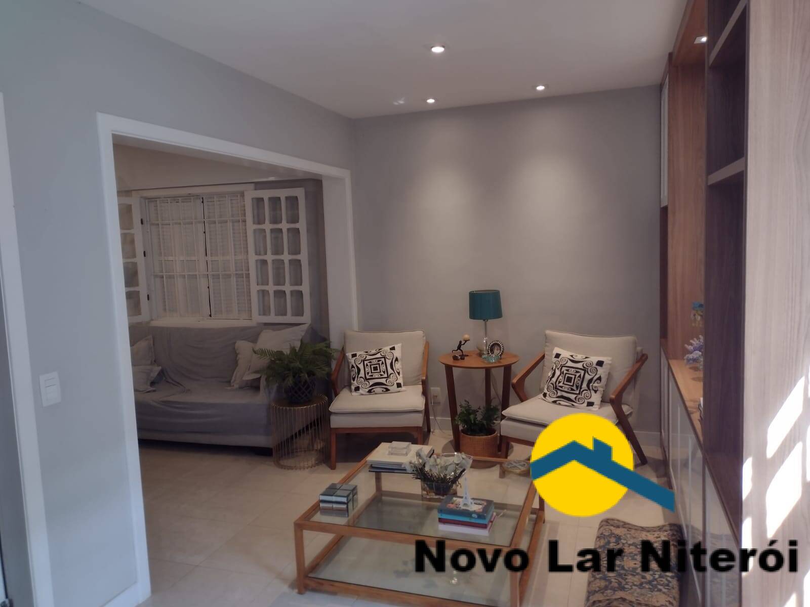 Casa à venda com 4 quartos, 360m² - Foto 1