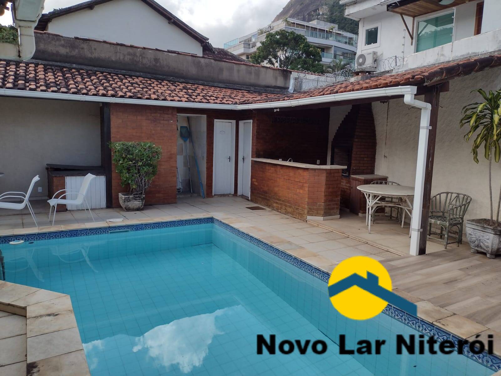 Casa à venda com 4 quartos, 360m² - Foto 27