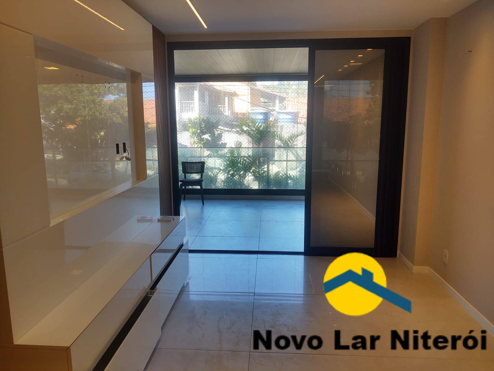 Apartamento à venda com 4 quartos, 140m² - Foto 2