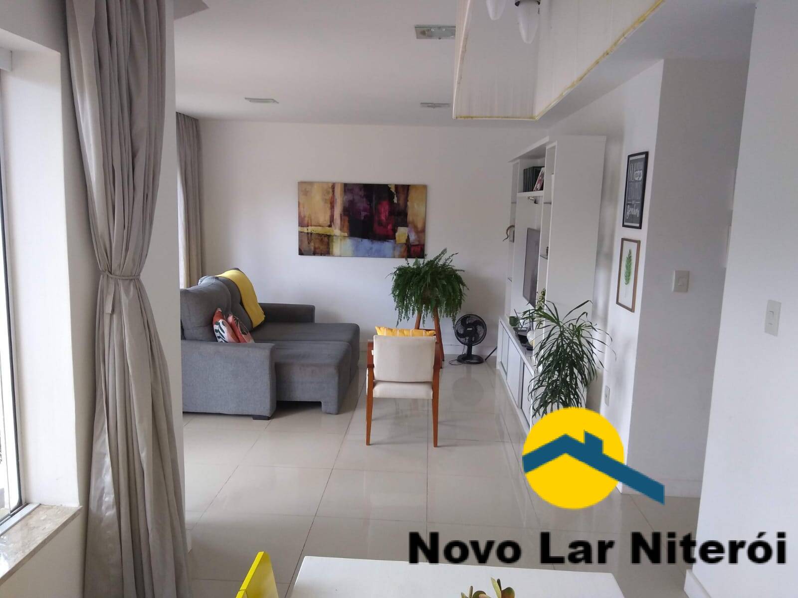 Casa à venda com 3 quartos, 210m² - Foto 1