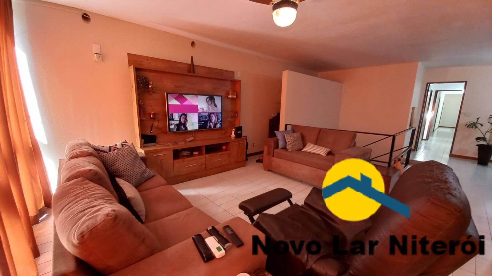 Casa à venda com 4 quartos, 240m² - Foto 2