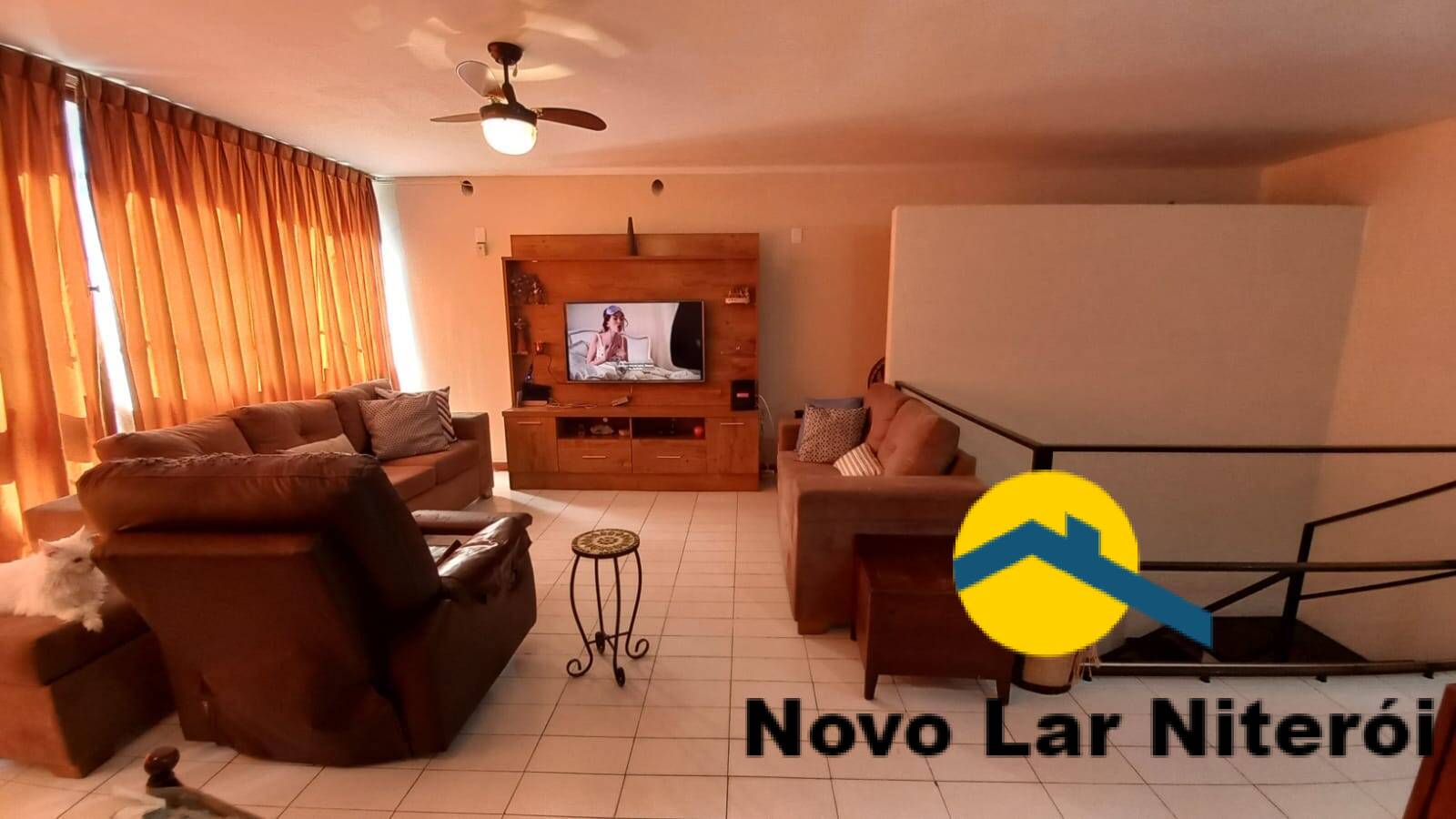 Casa à venda com 4 quartos, 240m² - Foto 4