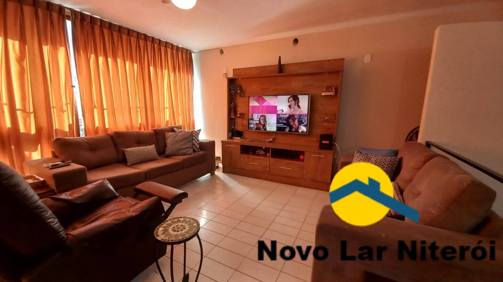 Casa à venda com 4 quartos, 240m² - Foto 1