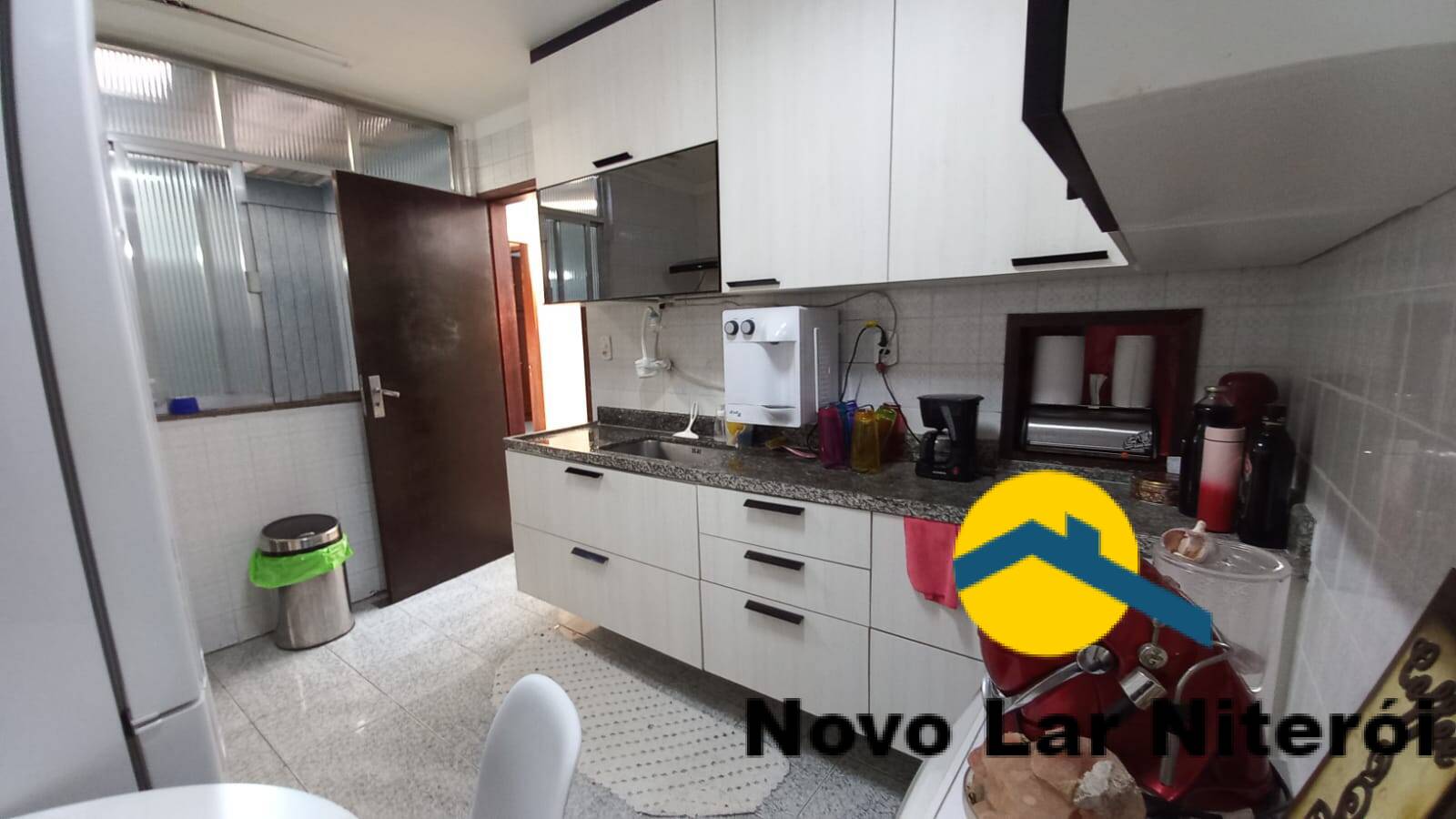 Casa à venda com 4 quartos, 240m² - Foto 22